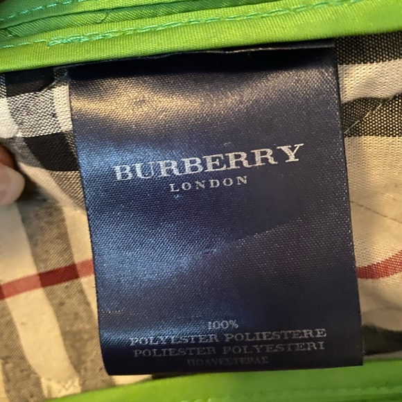 Authentic Burberry Quilted Jacket - Picture 4 of 7